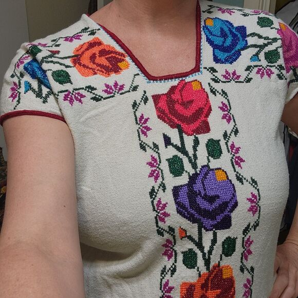 Huanengo Michoacano Embroidered / Cross Stitch Handmade Mexican floral Top M/L - Picture 2 of 8